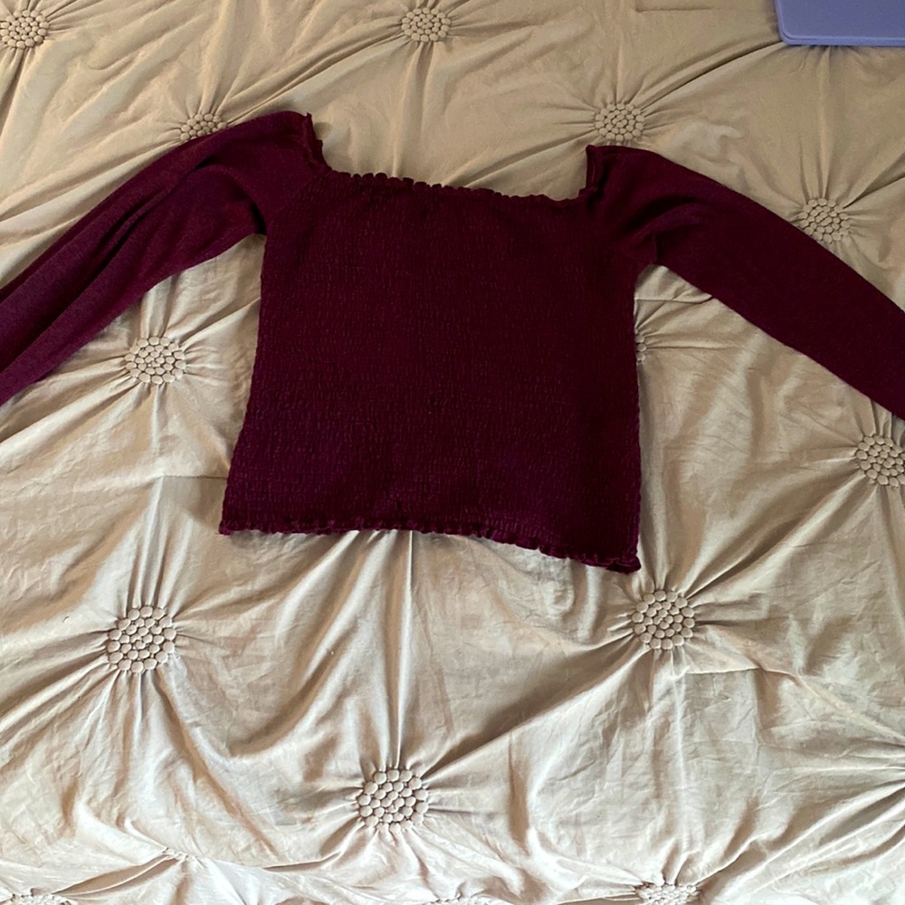 Off the shoulder, crop hollister top